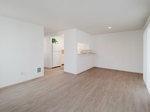 3rd image of 194 Heritage Pl APT 193