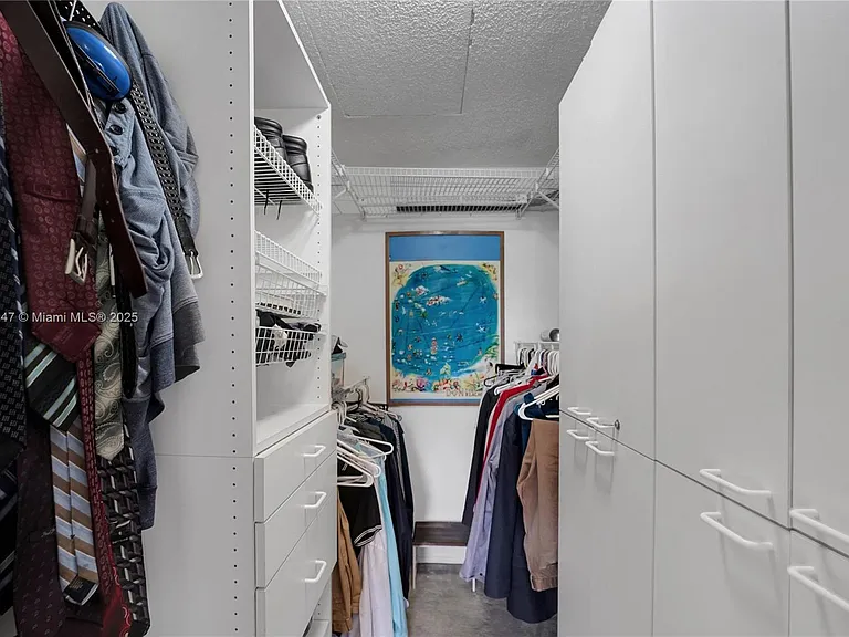 2737 S Oakland Forest Dr #204 — Photo 22
