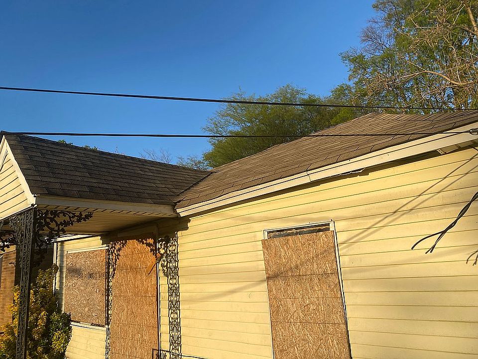 2nd image of 448 Carpenter St