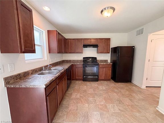 2nd image of 411 Sandybrooke Dr