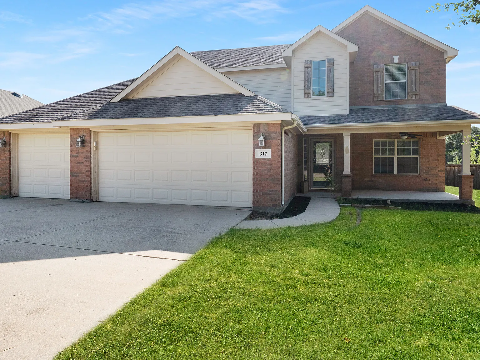 4 bed, 2463 sqft, $3,000 — Photo 2