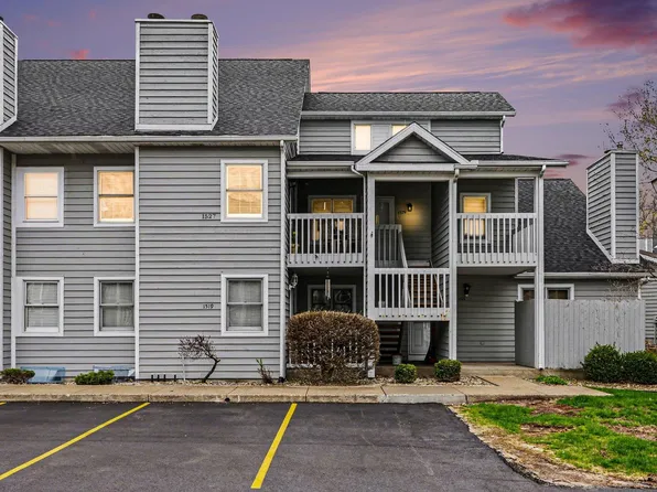 1527 N Oakhill Dr, South Bend, IN 46637