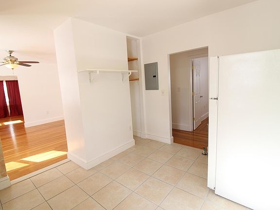 4th image of 220 Farrington St