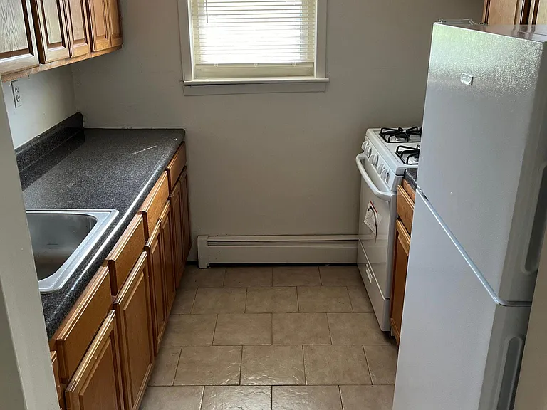 1100 Peterhoff St #A4 — Photo 3