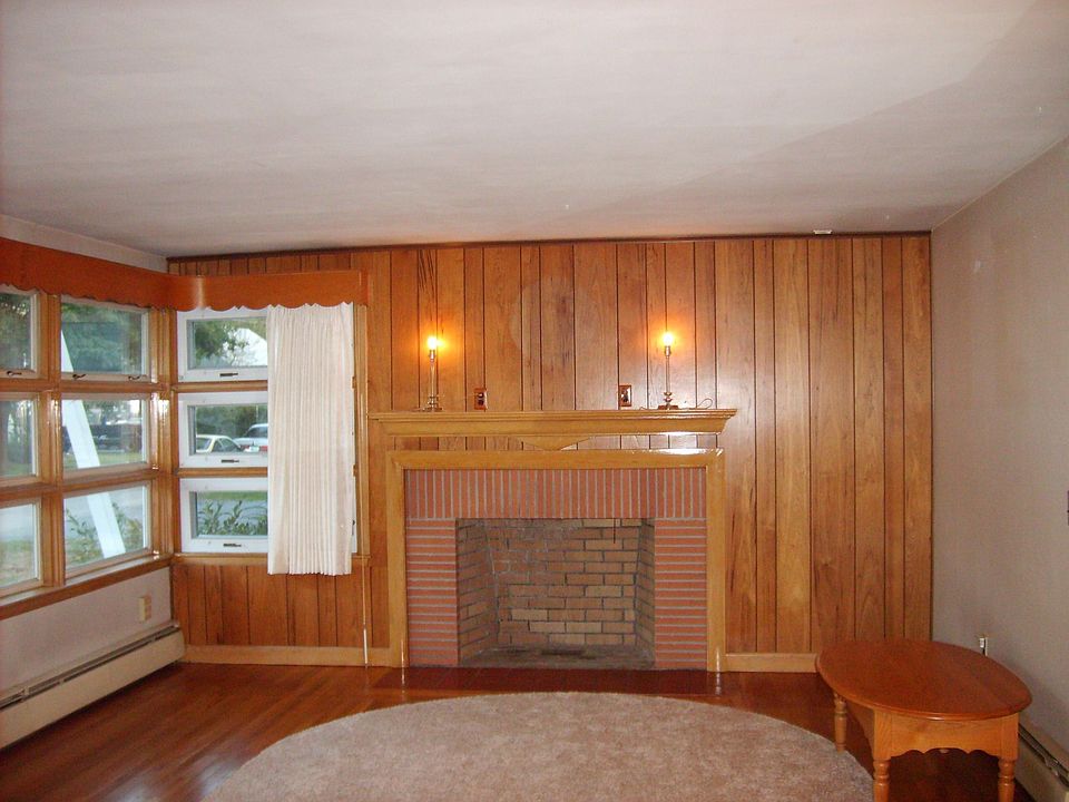 2nd image of 23 Cottage St