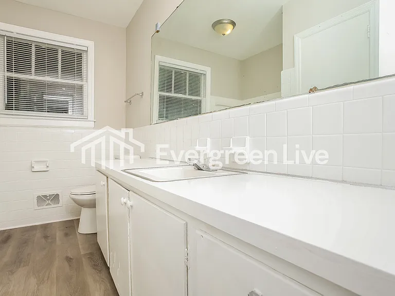 752 Shull St — Photo 5