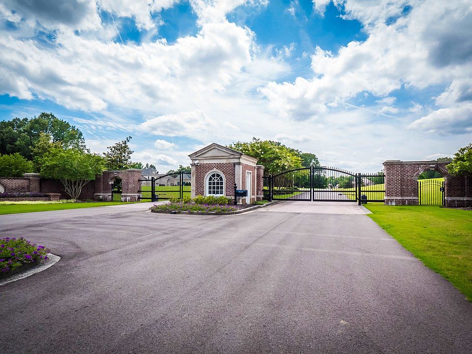 1st image of 390 Lexington Manor Ln #24
