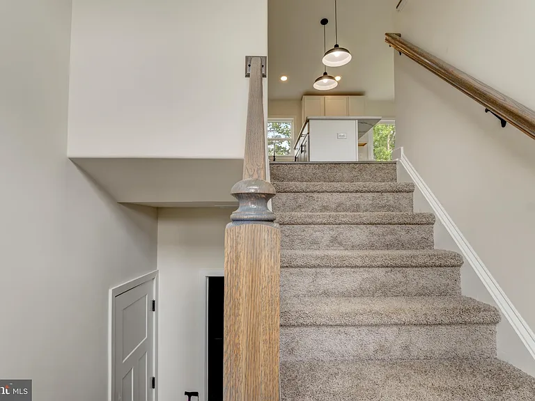 19 Carol St — Photo 5