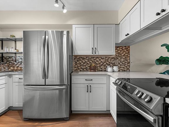 2nd image of 1736 Palm Dr APT 3