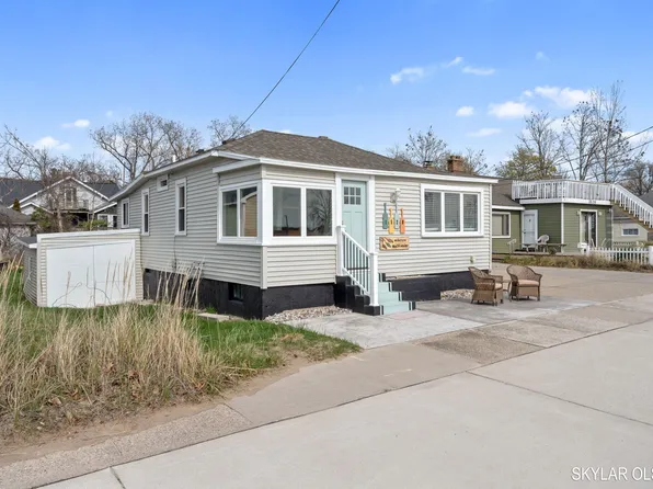 1520 Beach St, Muskegon, MI 49441