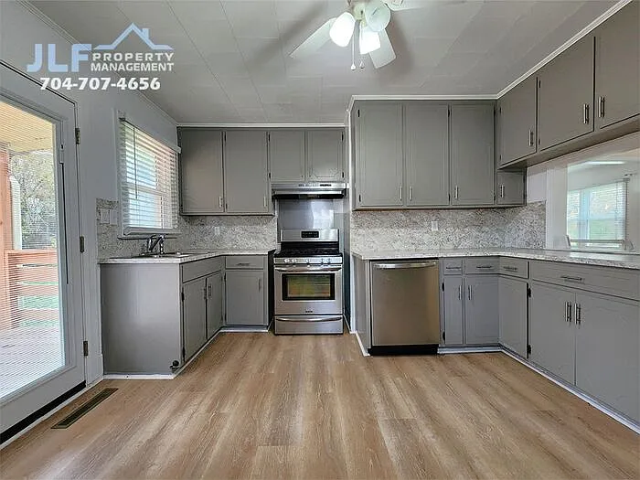 3 bed, 2.0 bath, 1176 sqft, $1,395 — Photo 1