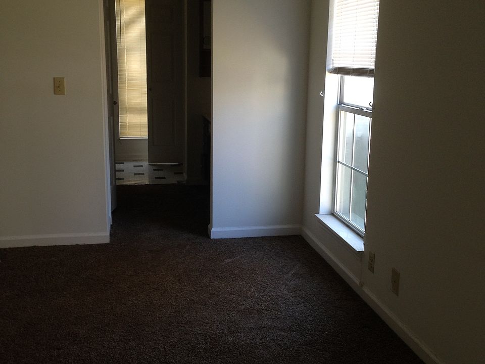 one of bedrooms (all 3 bedrooms are carpet)