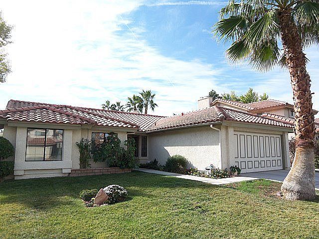 Gorgeous Curb Appeal!