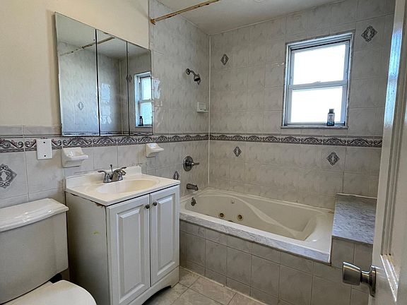 3rd image of 10941 133rd St Floor 2