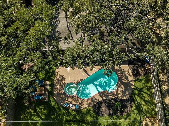 2nd image of 3409 Somerset Dr