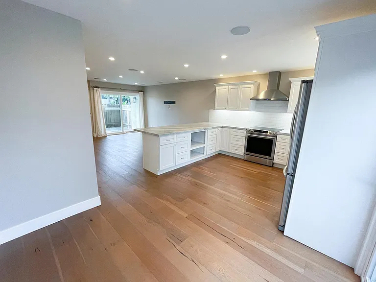 Eat-in Kitchen