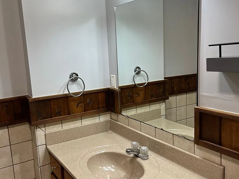 222 SE Frank Phillips Blvd #6 — Photo 11