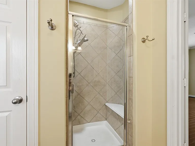 25203 Oak Villa Dr — Photo 29