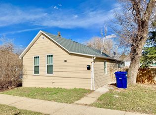 127 3rd Ave SW, Dickinson, ND 58601