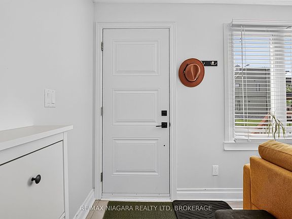 5th image of 10 Churchill Ave