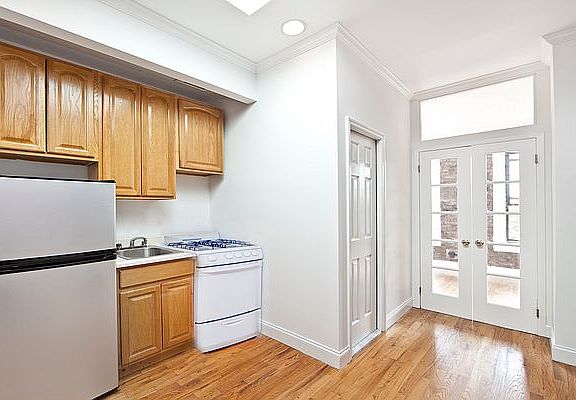 4th image of 13 Essex St APT 22