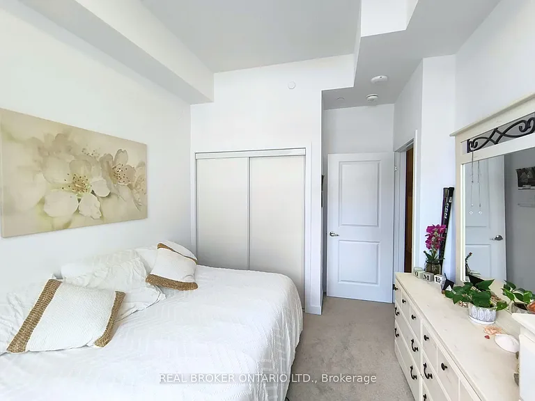 460 Dundas St E #117 — Photo 8