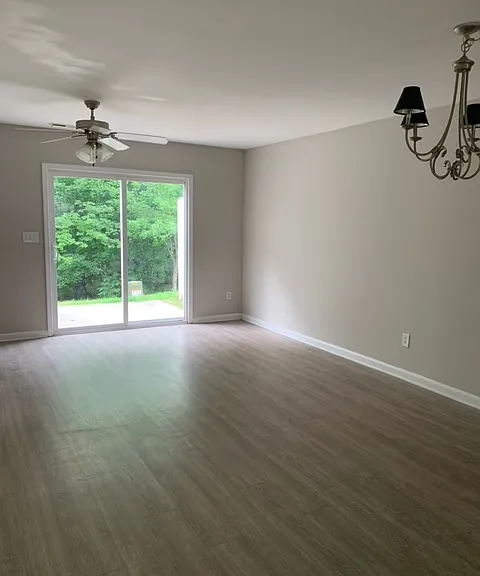 911 Plexor Ln — Photo 5
