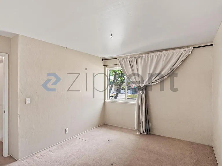 3298 Cropley Ave — Photo 27