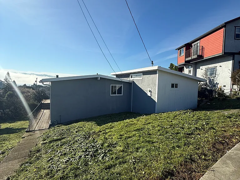 79 Carolina Dr — Photo 1