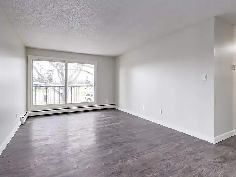 1411 Ashgrove Rd S — Photo 11