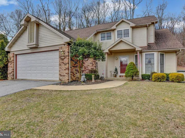 208 Apple Ln, Oley, PA 19547