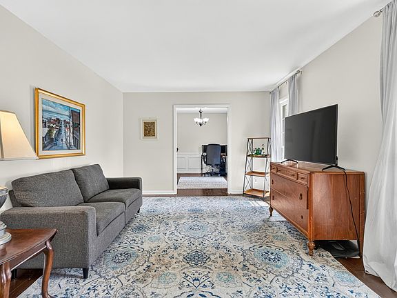 5th image of 845 Leah Ln