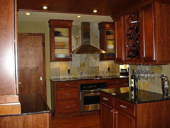 Bulter's pantry/kitchen