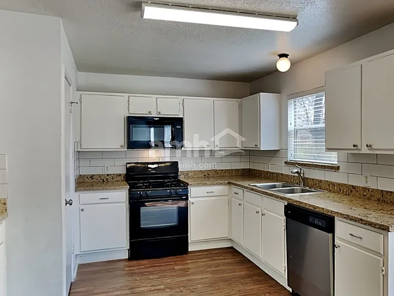 5349 Yale Dr — Photo 3