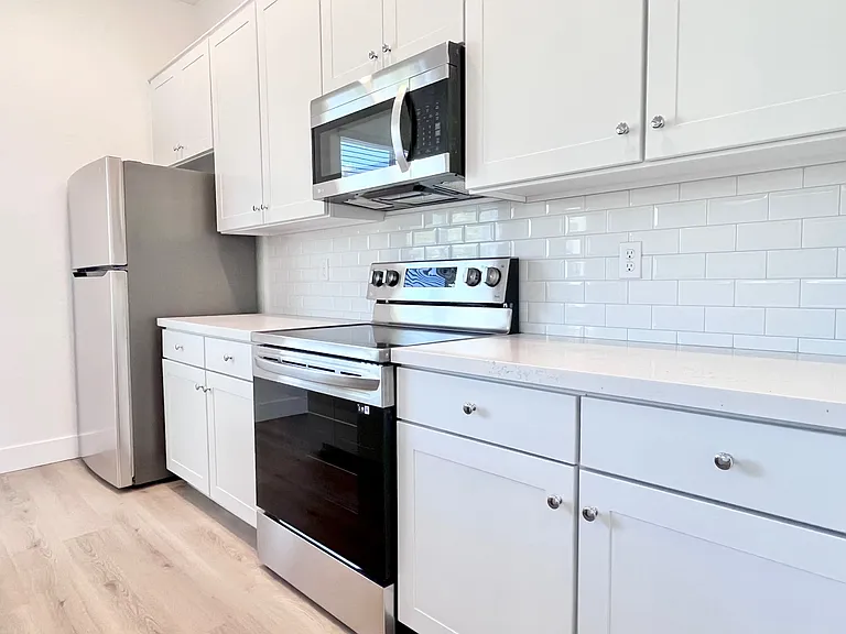 1247 E Colter St #11 — Photo 5