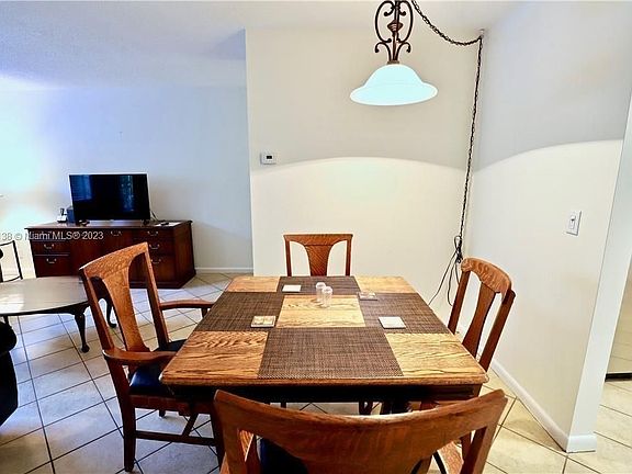 3rd image of 2346 SW 17th Ave #1