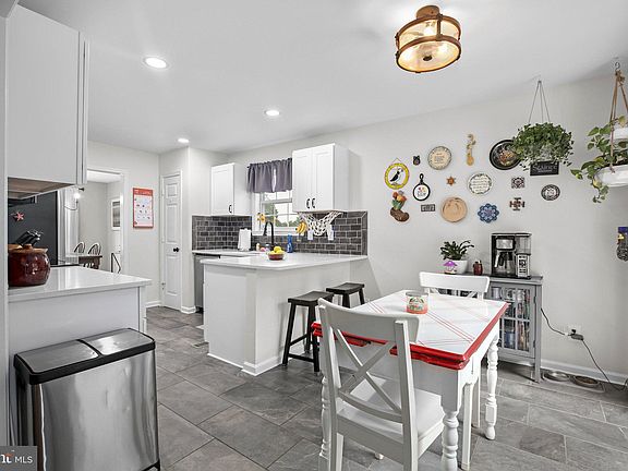 5th image of 10104 S Fulton Dr