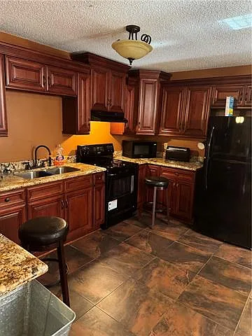 3 bed, 2.0 bath, 1218 sqft, $1,800 — Photo 4