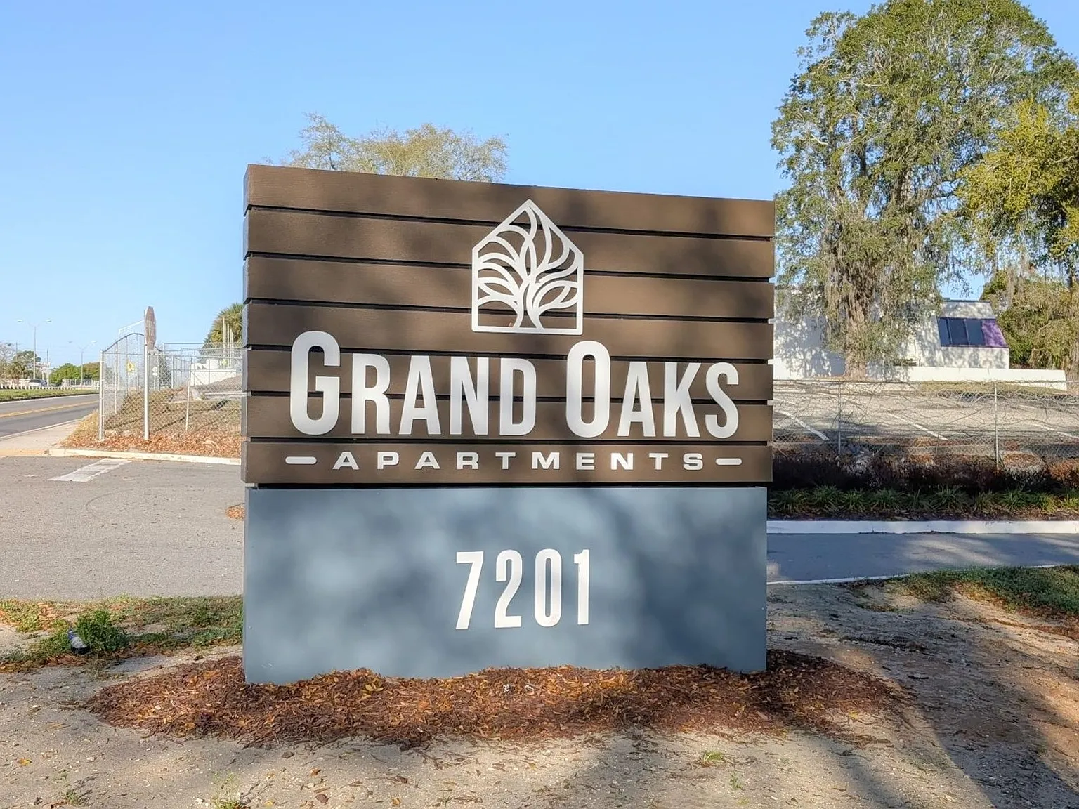 Grand Oaks Apartment — Photo 3