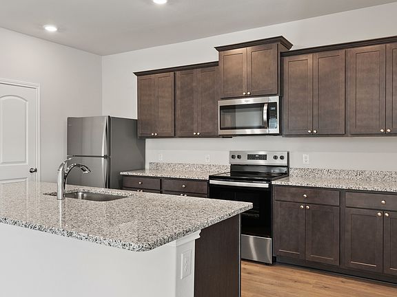 5th image of 912 Camelia Grove Ct