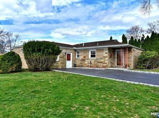 90 Emwood Dr, Emerson, NJ