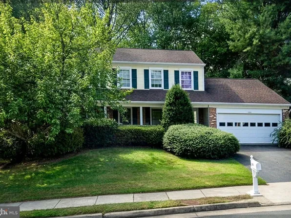 4634 Star Flower Dr, Chantilly, VA 20151