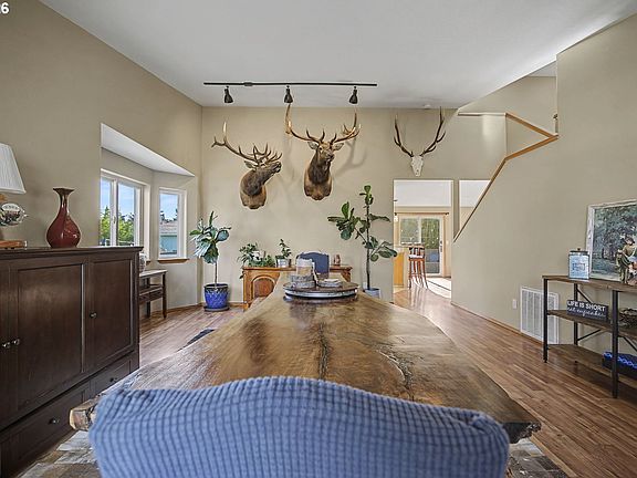 3rd image of 620 SE 11th Cir