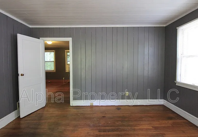 301 Dupont Dr #B — Photo 4