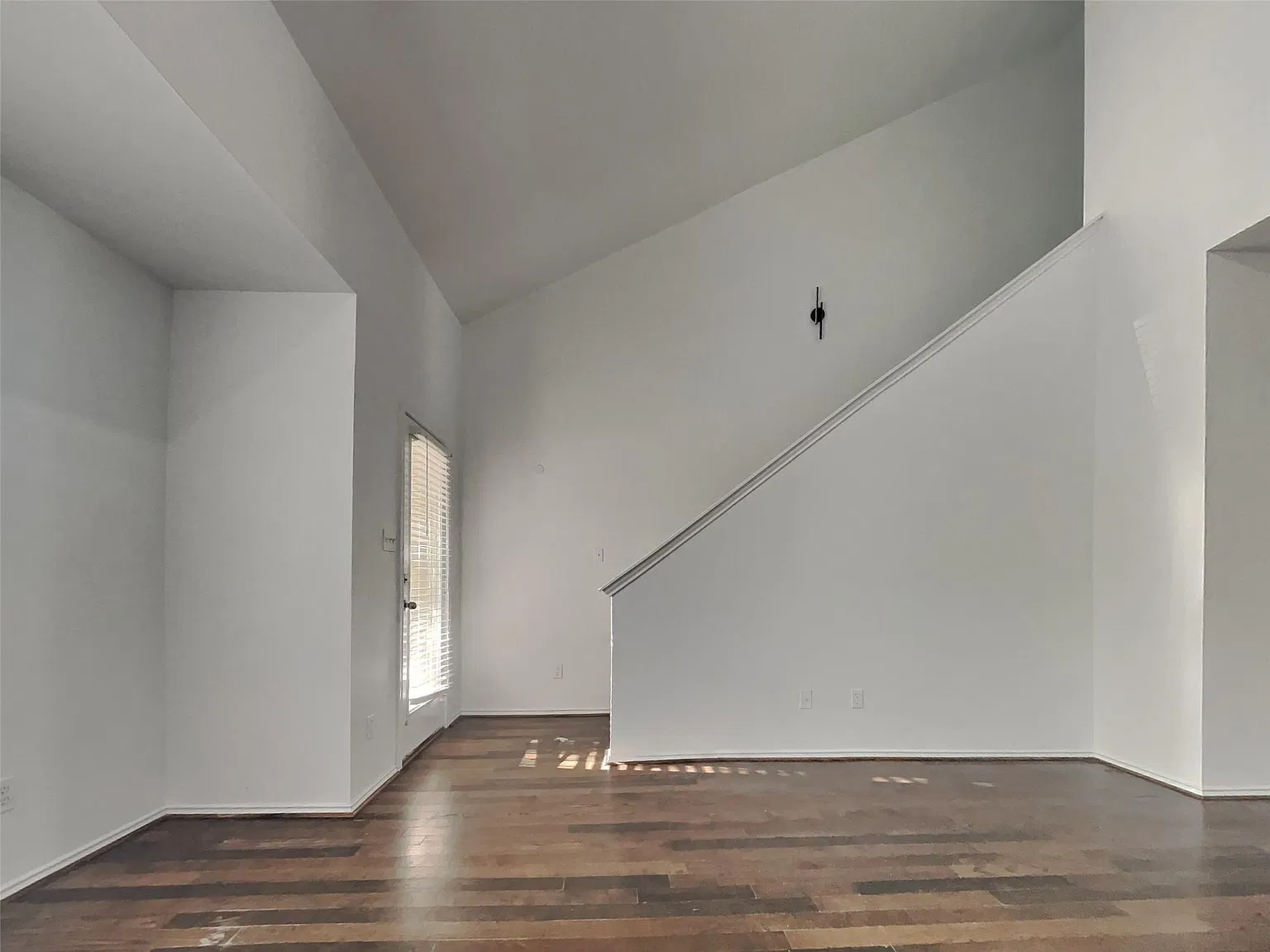 2 bed, 2.0 bath, 1686 sqft, $1,945 — Photo 4