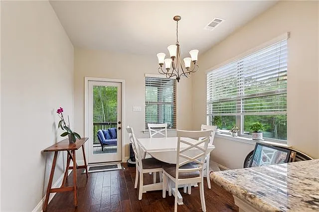 3 bed, 2.0 bath, 1368 sqft, $2,700 — Photo 4