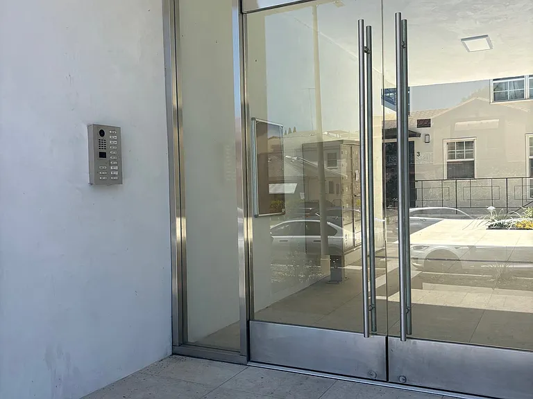 835 S Sherbourne Dr #12 — Photo 13