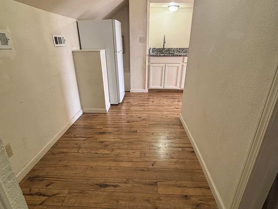 1st image of 855 S Knoxville Ave #U
