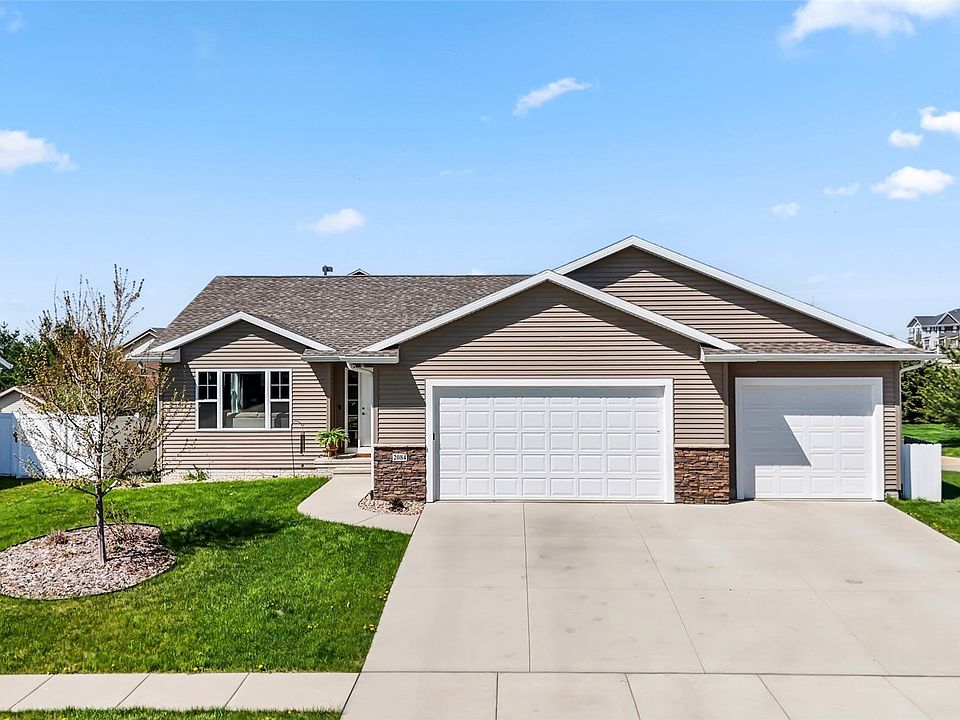1st image of 2084 Crestwood Ln