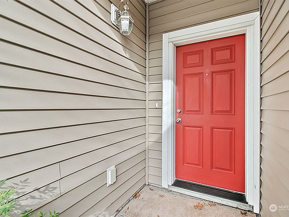 3rd image of 1349 52nd Street NE #1102
